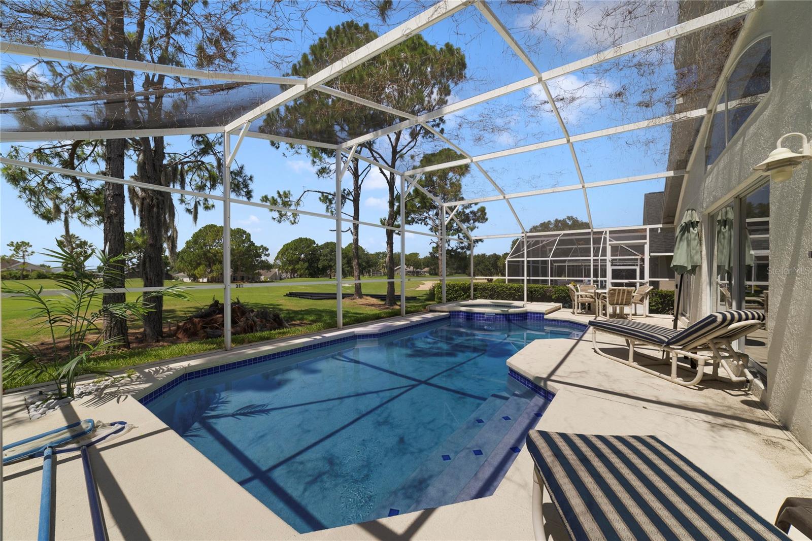 2135 MALLORY CIRCLE