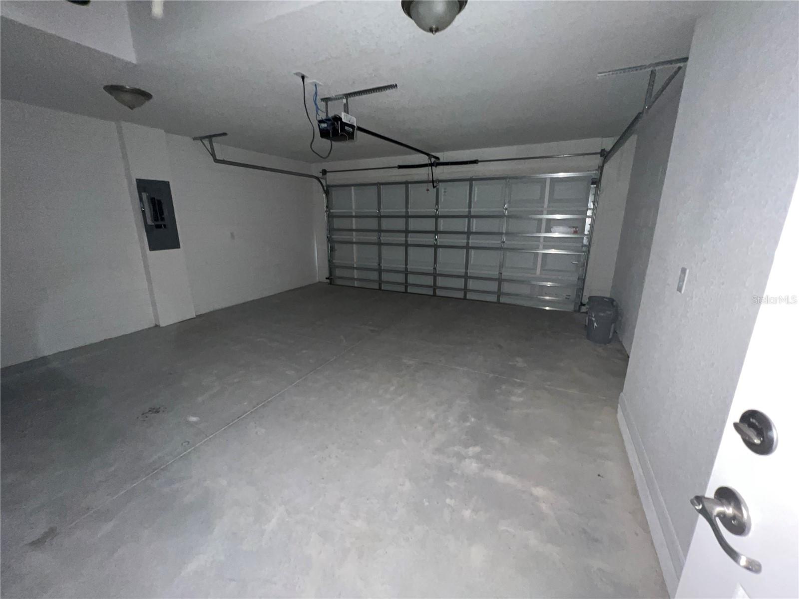 SILVER SPGS SHORES UN 31 - Residential Lease