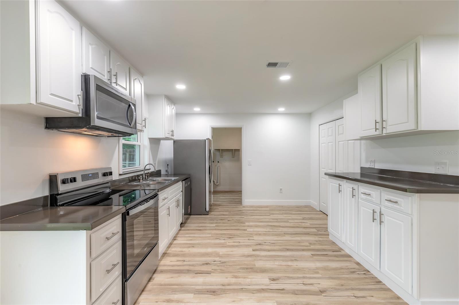 RIVIERA OAKS - Residential