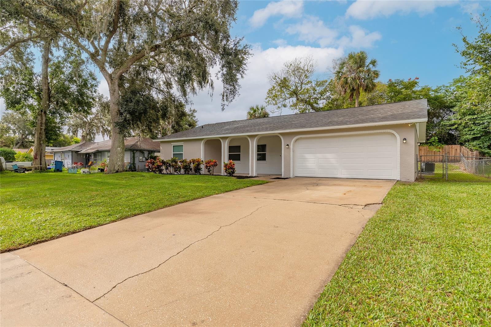 RIVIERA OAKS - Residential