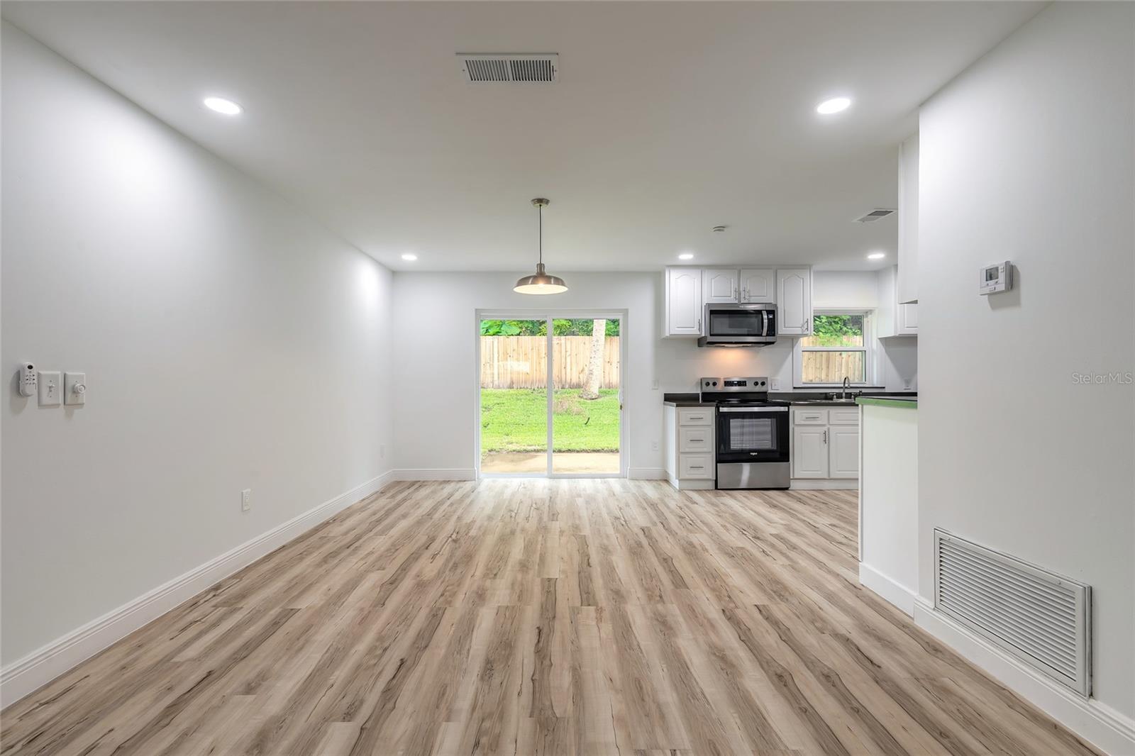 RIVIERA OAKS - Residential
