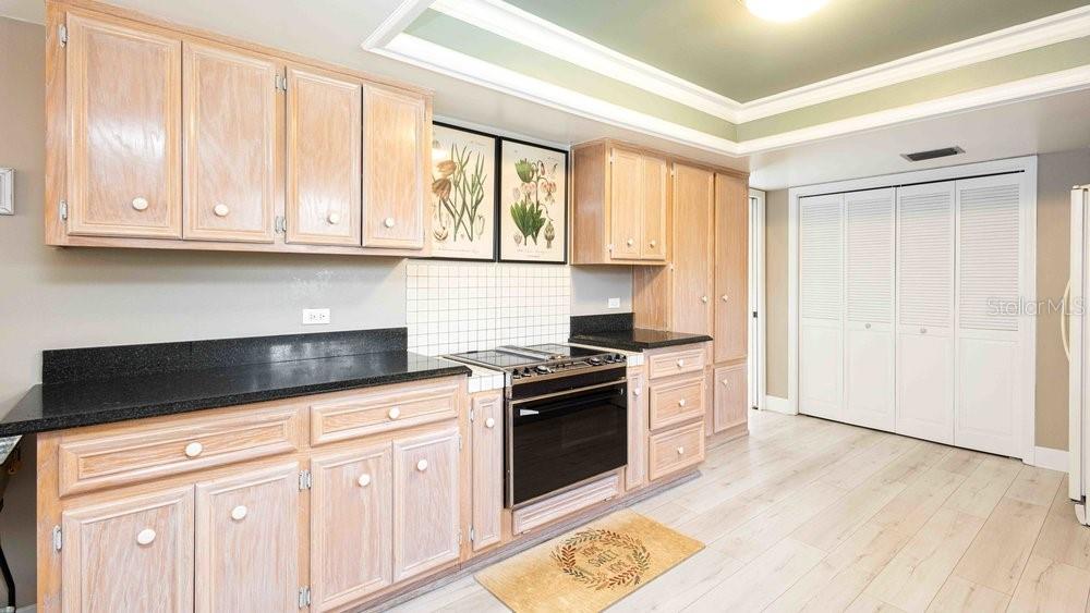 COUNTRY PLACE THE - Residential