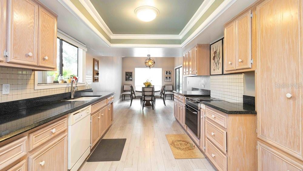 COUNTRY PLACE THE - Residential