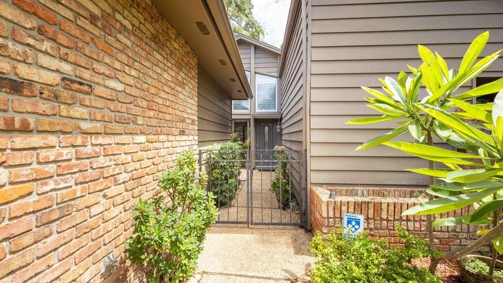 COUNTRY PLACE THE - Residential