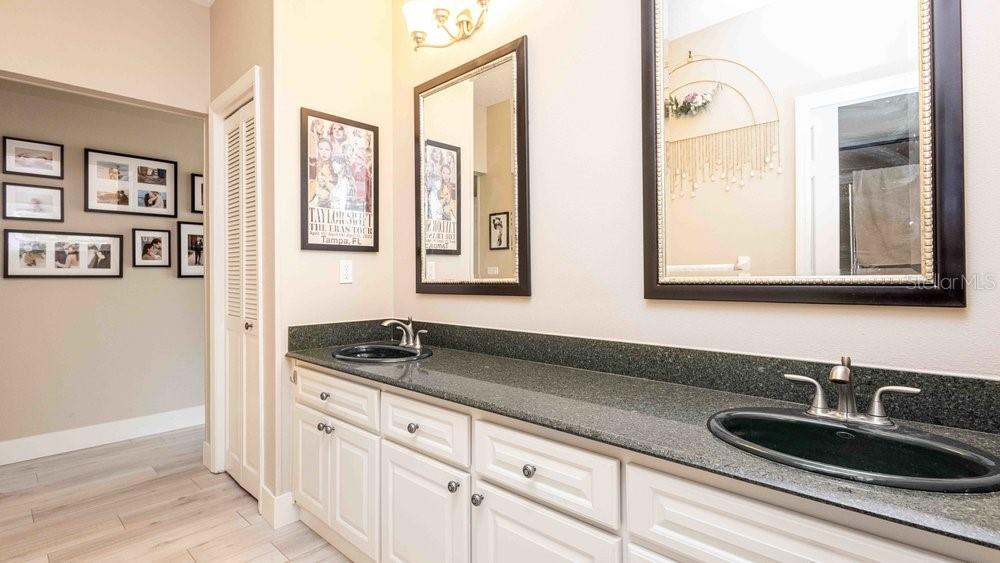 COUNTRY PLACE THE - Residential