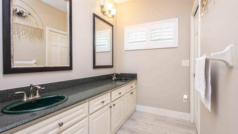 COUNTRY PLACE THE - Residential