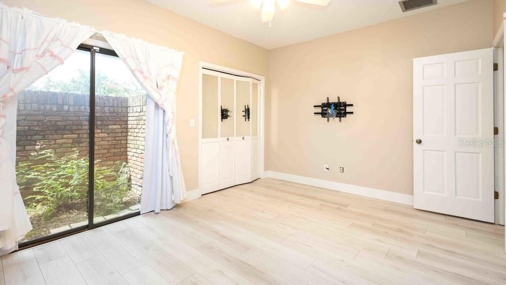 COUNTRY PLACE THE - Residential