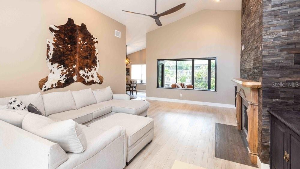 COUNTRY PLACE THE - Residential