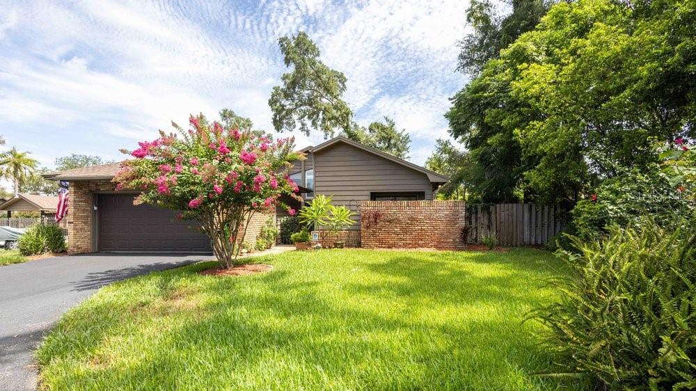 COUNTRY PLACE THE - Residential