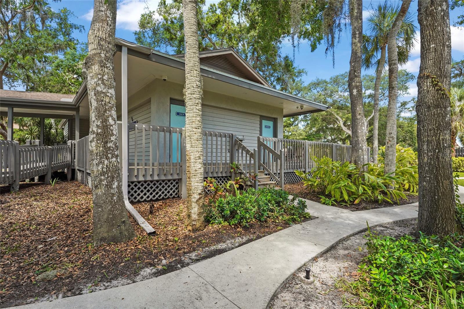 LAKES ESTATES 3 OF SARASOTA - Residential