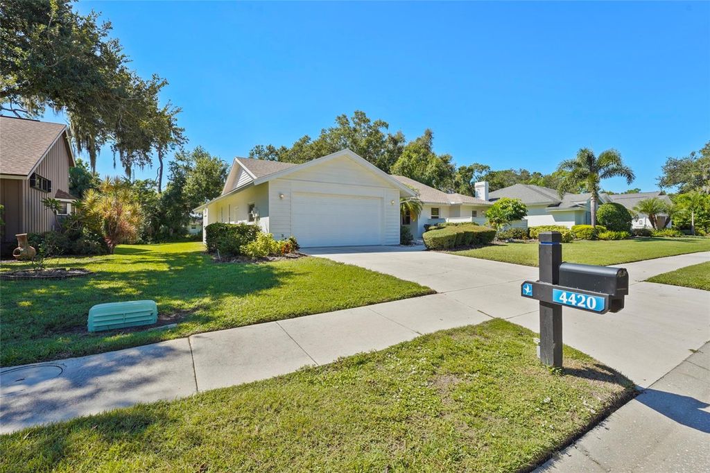 Photo of 4420 Oak View Drive, Sarasota, FL 34232 (MLS # A4665998)