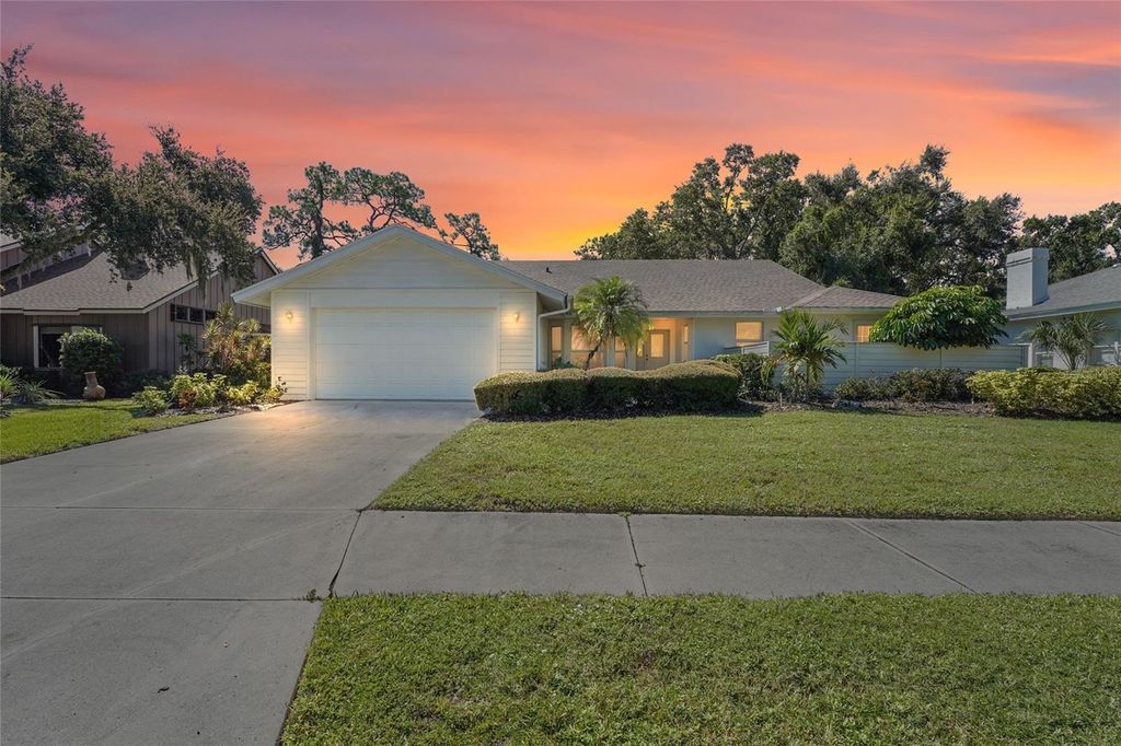 Photo of 4420 Oak View Drive, Sarasota, FL 34232 (MLS # A4665998)
