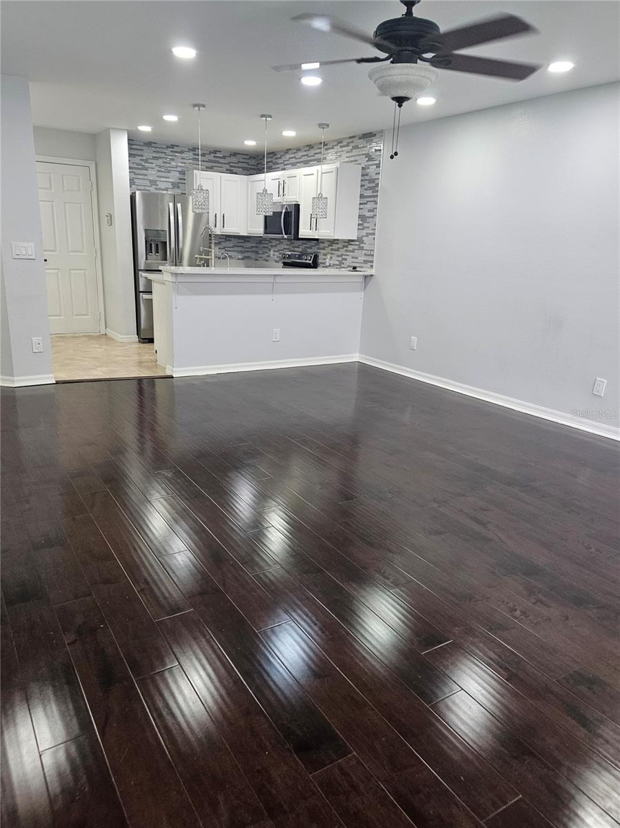 EDGEWATER AT GRAND OAKS PH 01 - Residential Lease