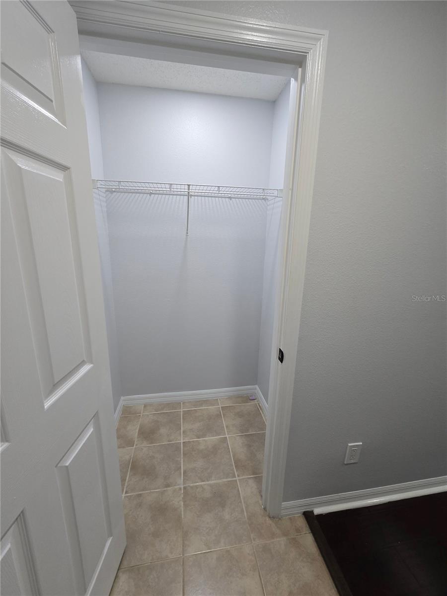 EDGEWATER AT GRAND OAKS PH 01 - Residential Lease