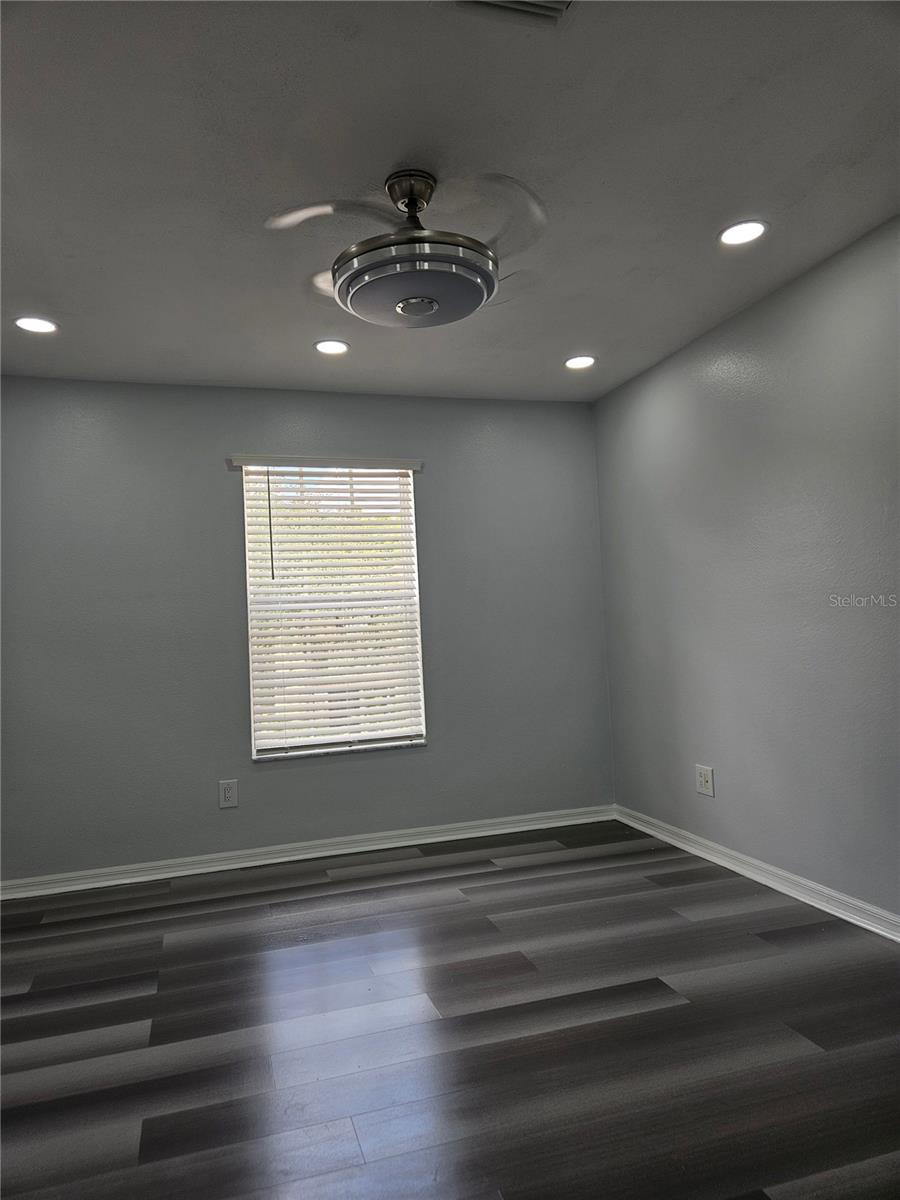 EDGEWATER AT GRAND OAKS PH 01 - Residential Lease