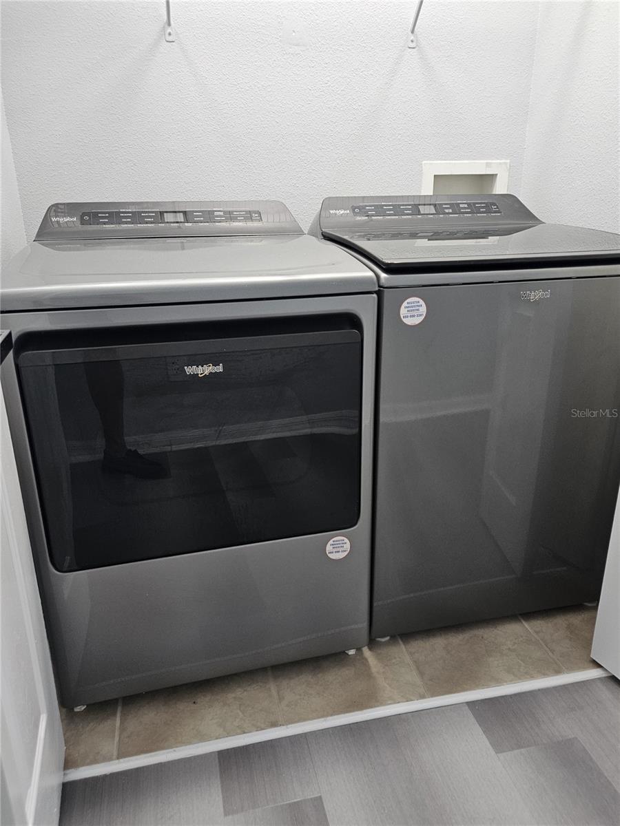 EDGEWATER AT GRAND OAKS PH 01 - Residential Lease