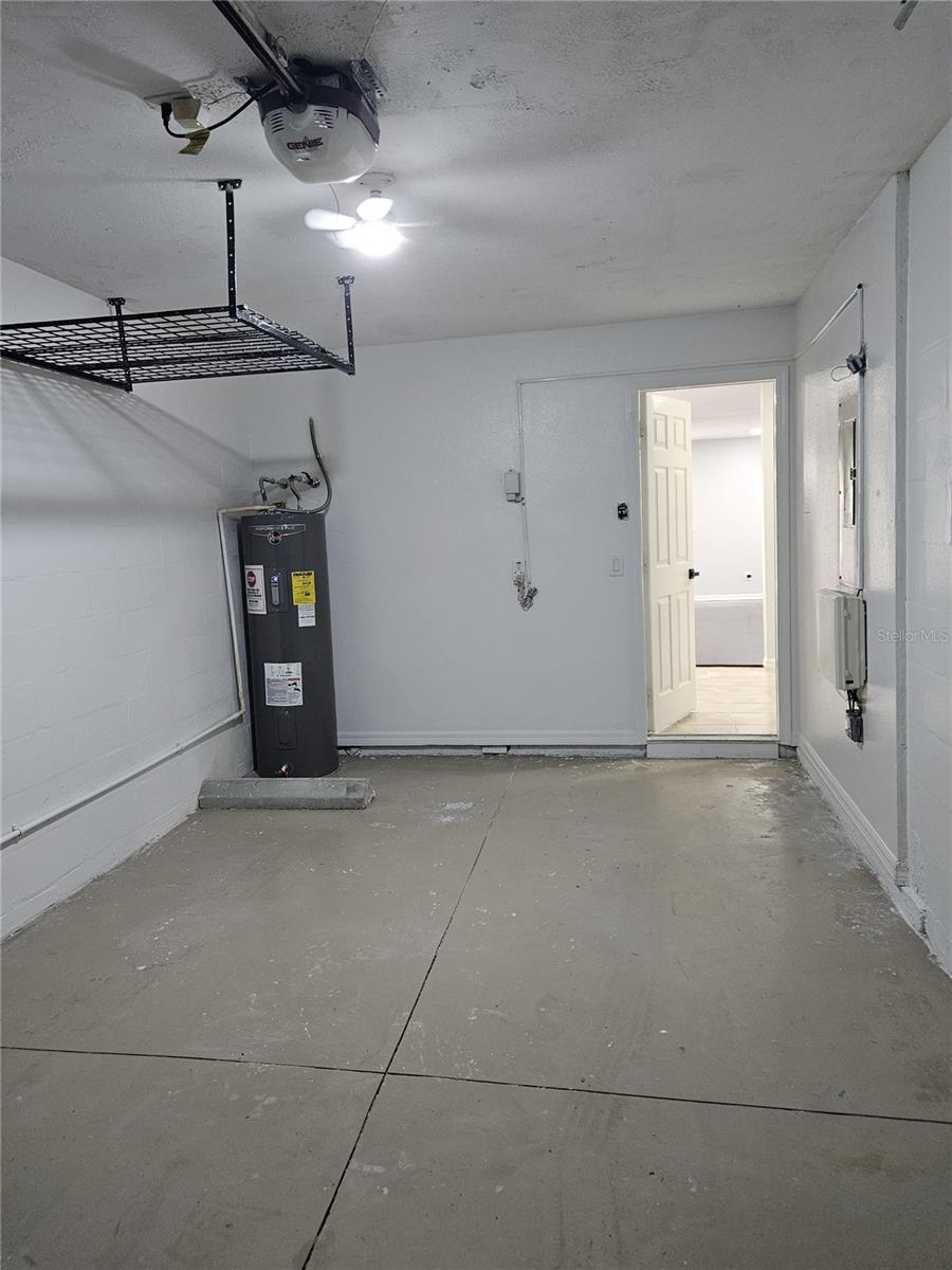 EDGEWATER AT GRAND OAKS PH 01 - Residential Lease