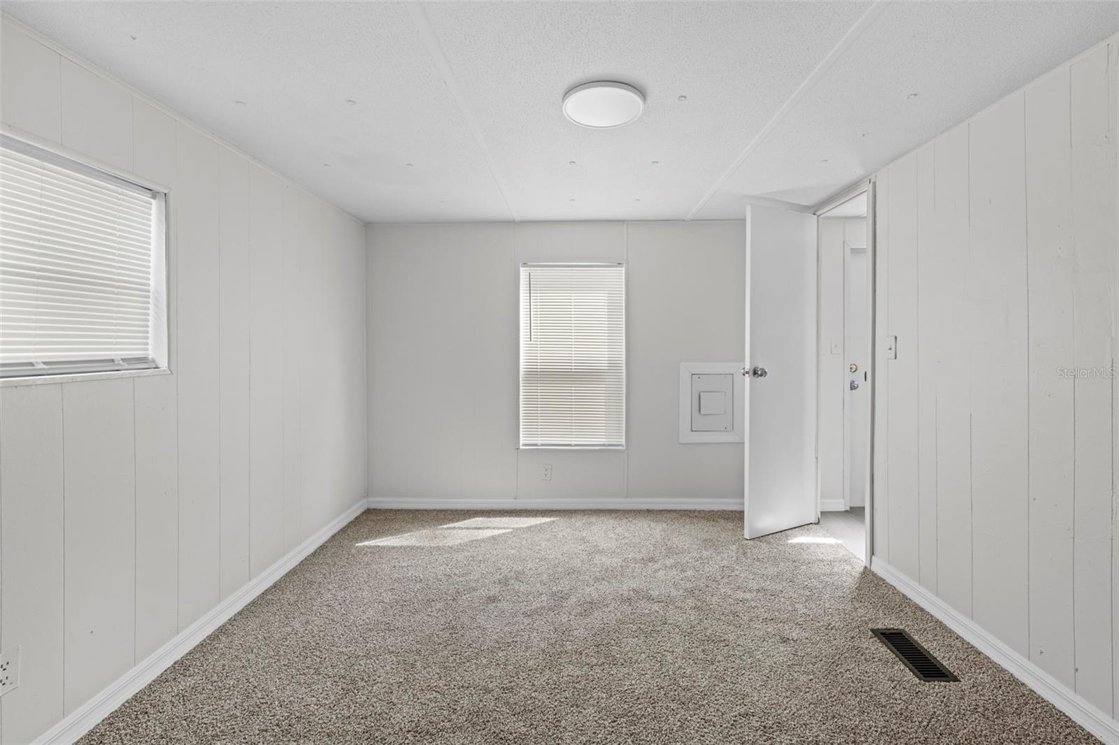 HOLIDAY ACRES UNIT 01 - Residential