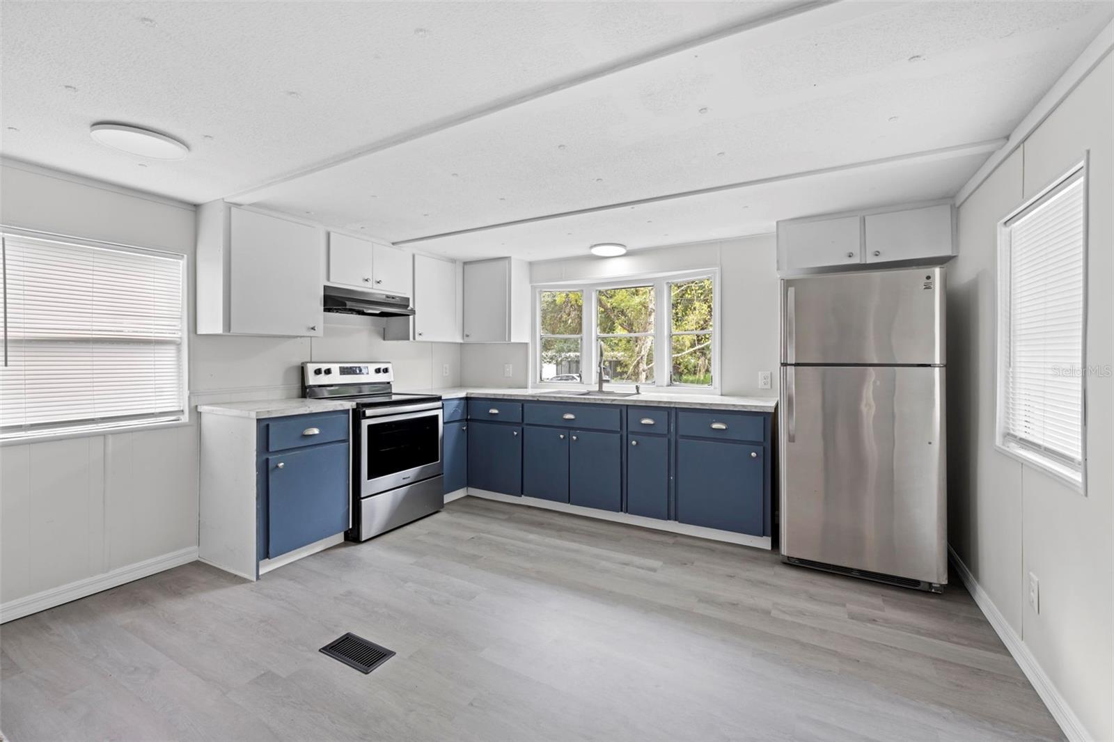 HOLIDAY ACRES UNIT 01 - Residential