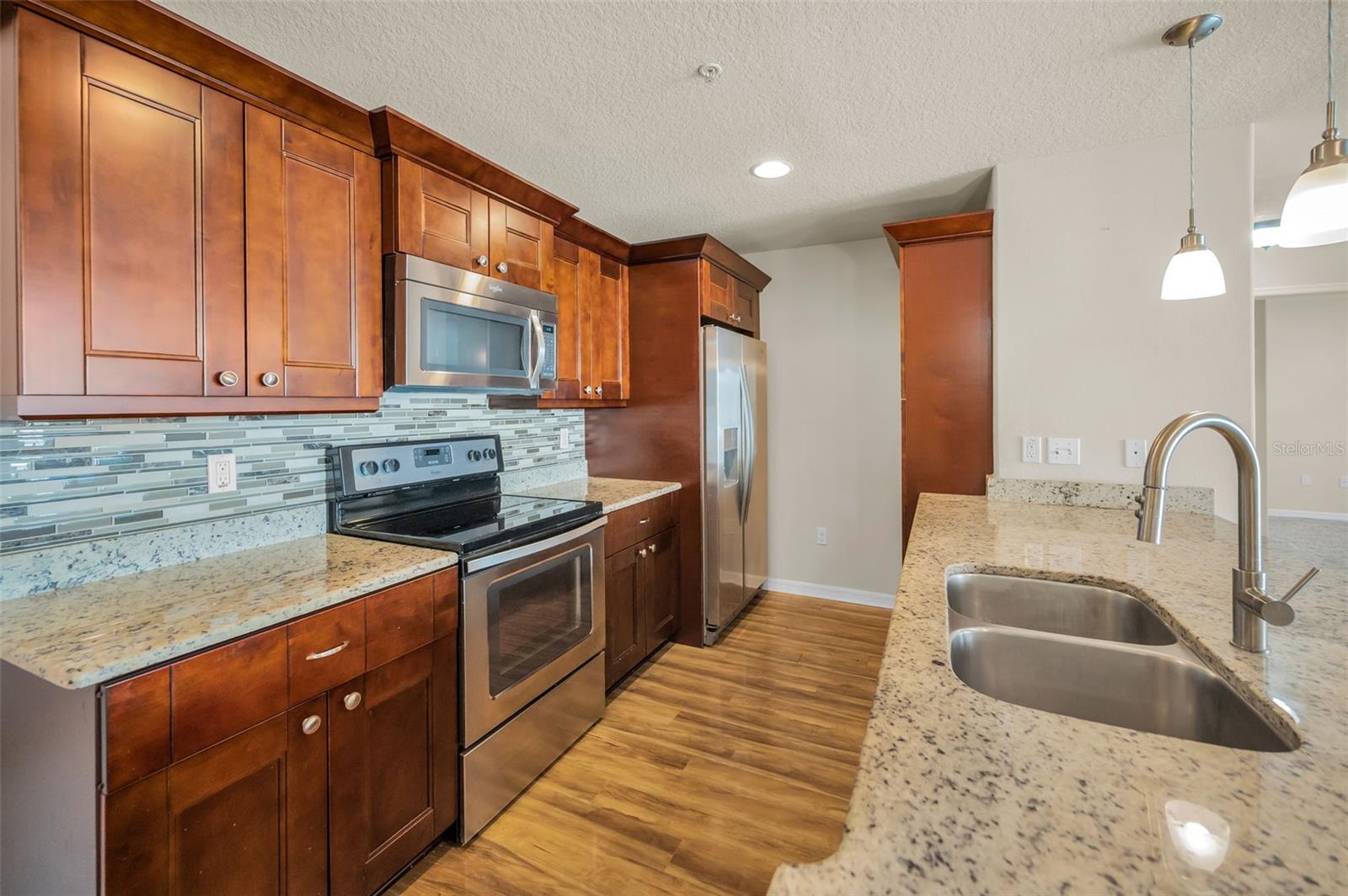 5064 ROYAL PALMS WAY 204