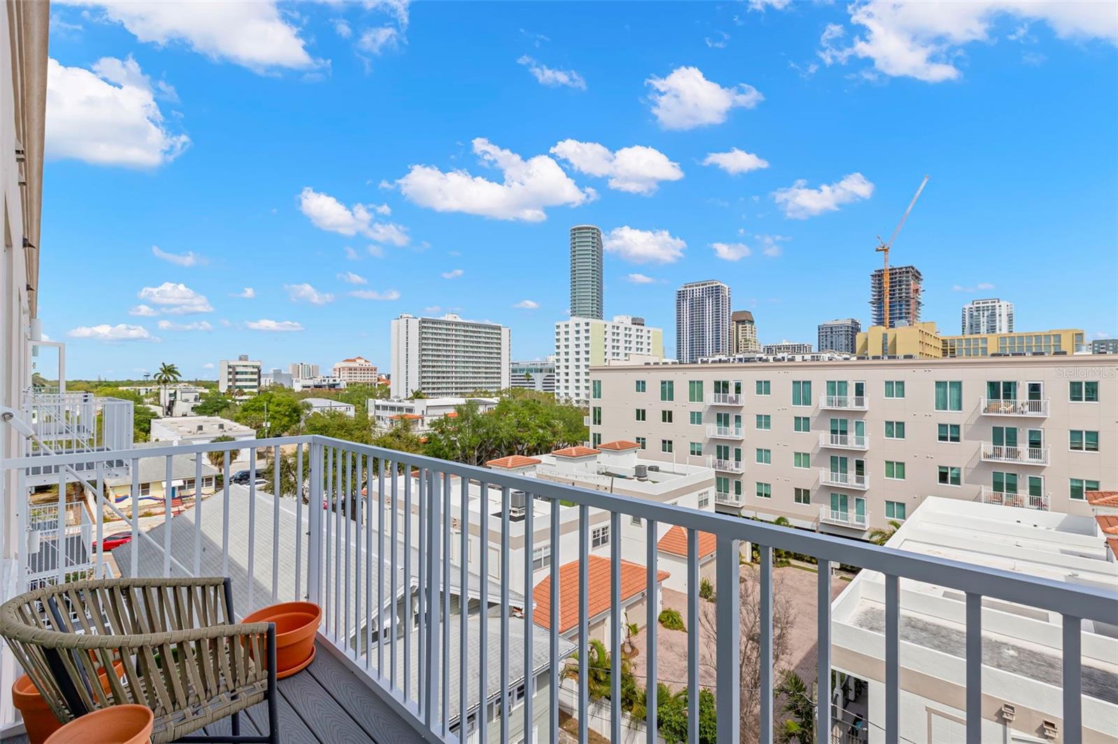 DOMUS URBANA CONDO - Residential