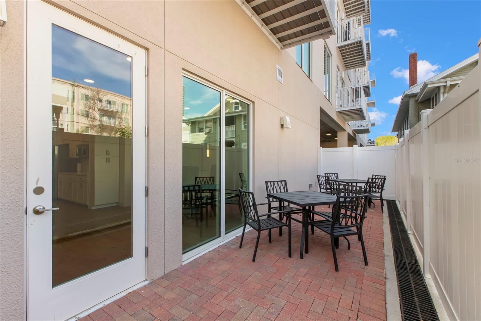 DOMUS URBANA CONDO - Residential