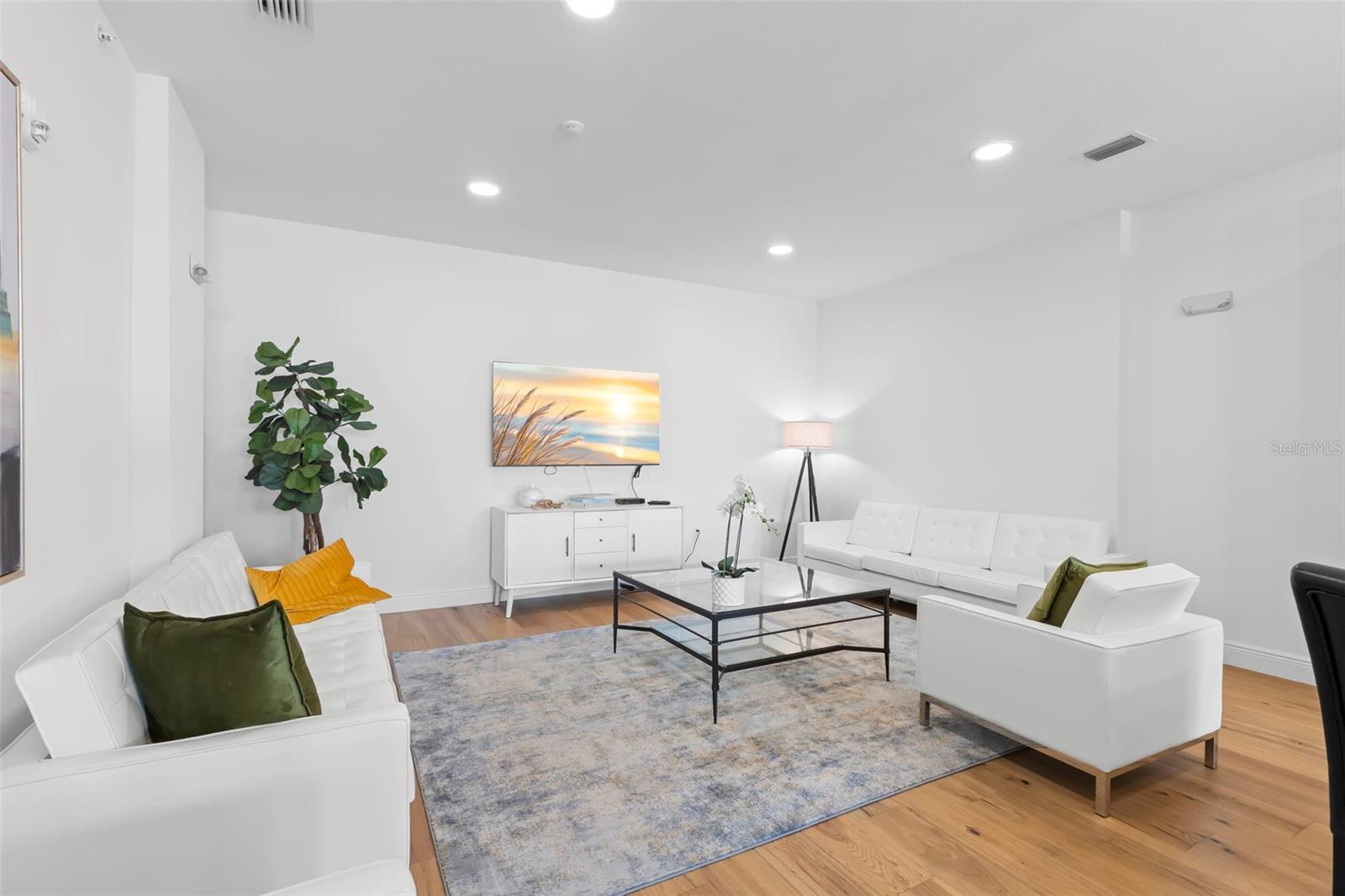 DOMUS URBANA CONDO - Residential