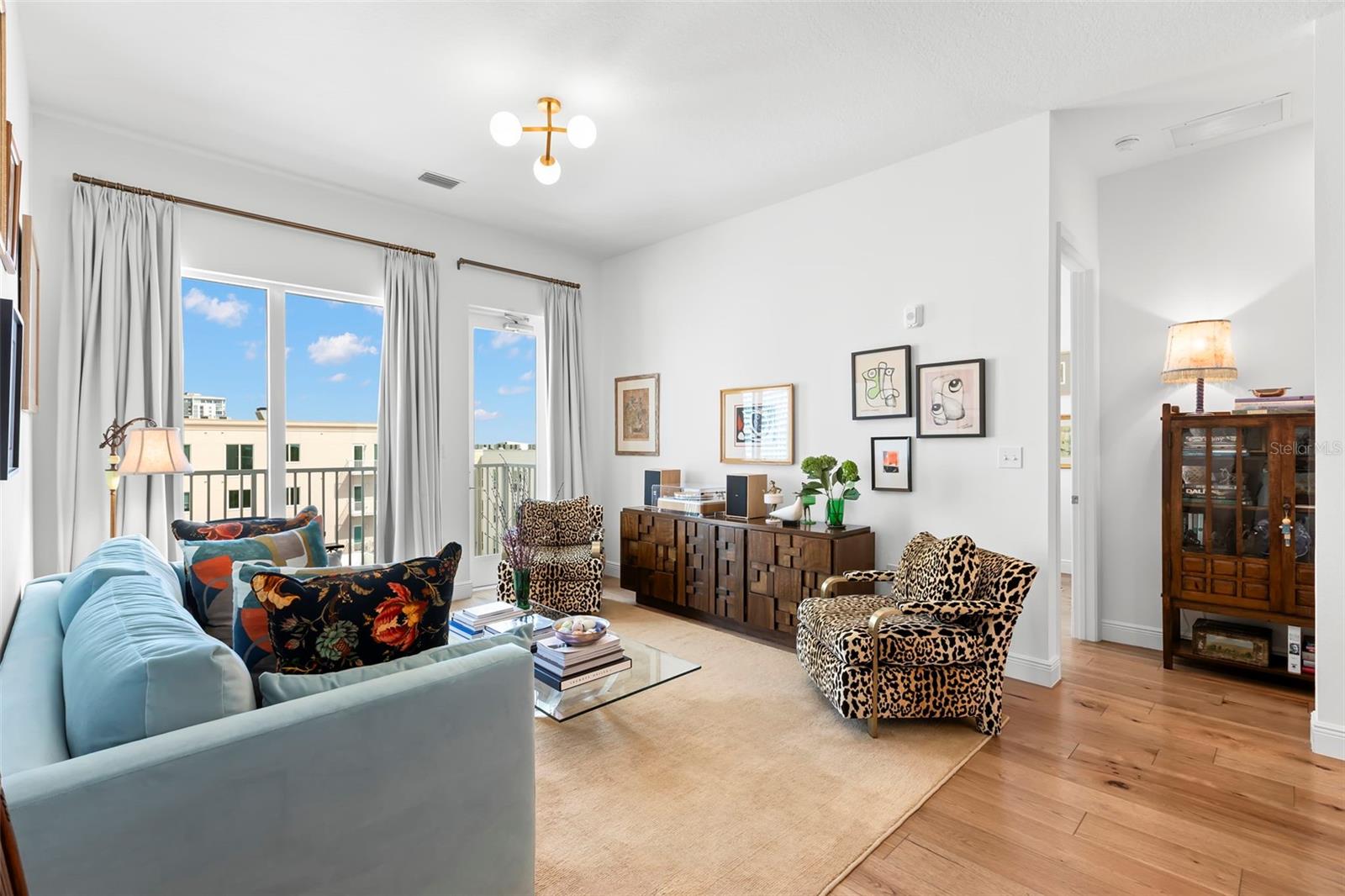 DOMUS URBANA CONDO - Residential