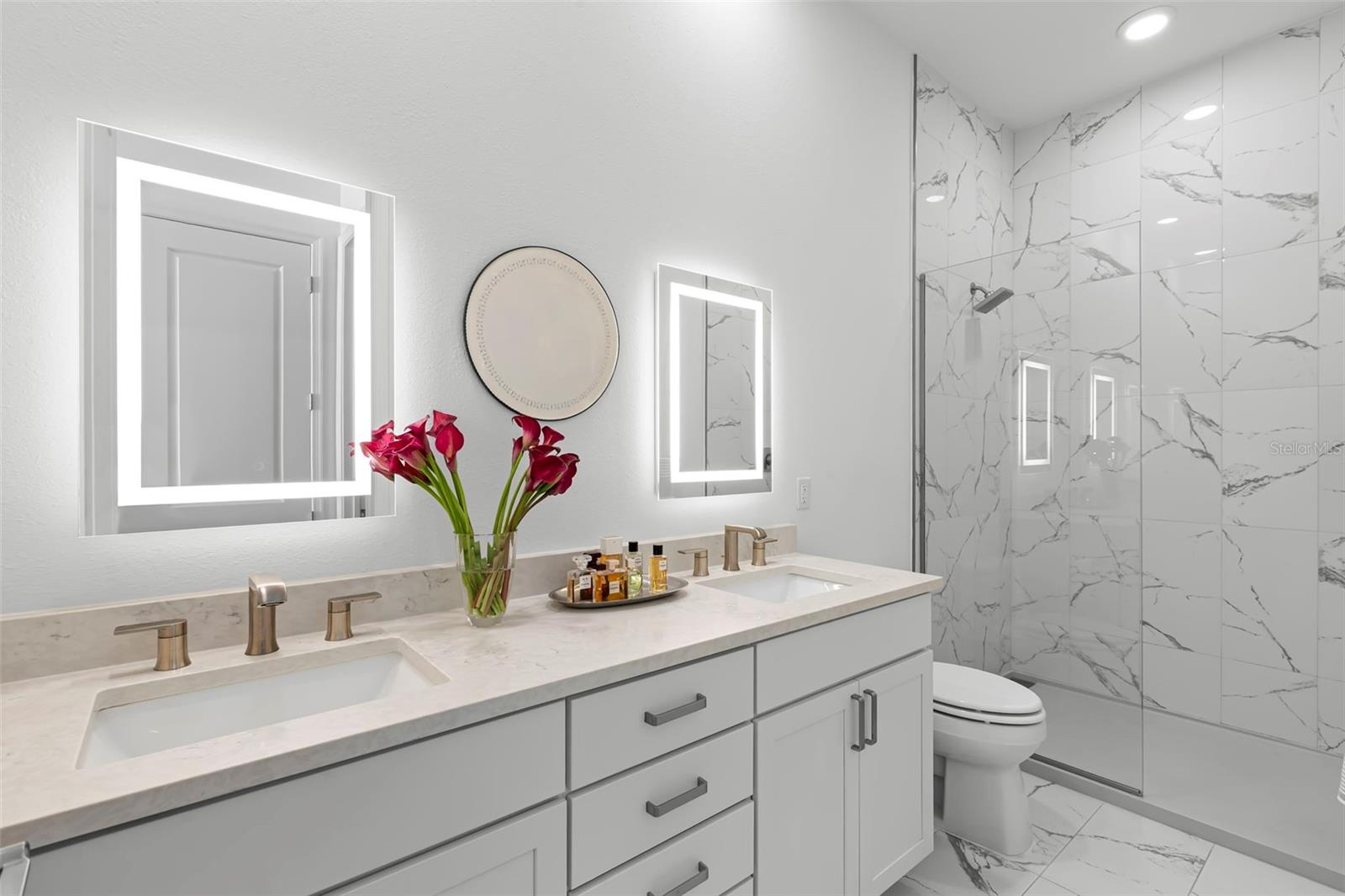 DOMUS URBANA CONDO - Residential