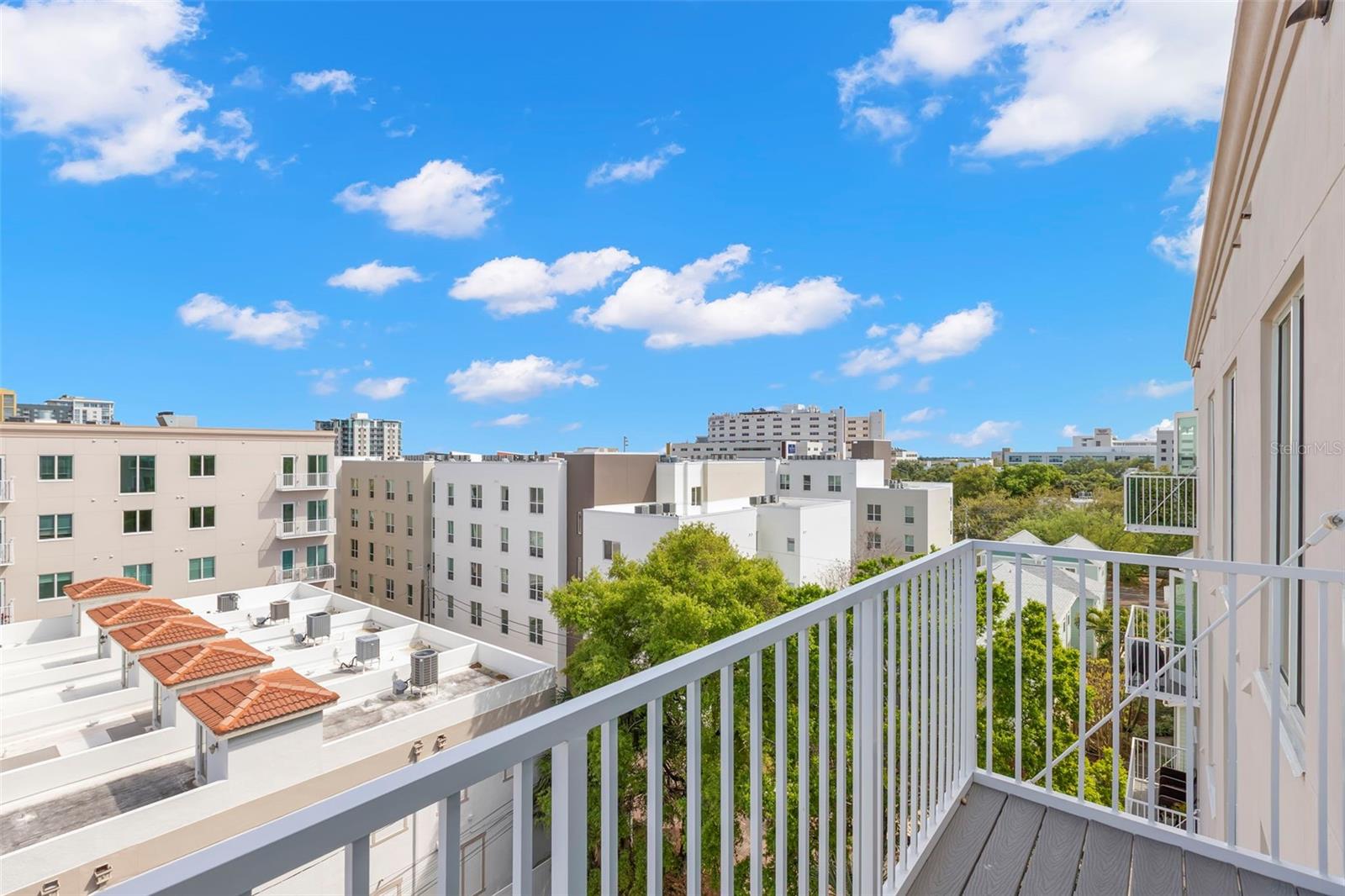 DOMUS URBANA CONDO - Residential