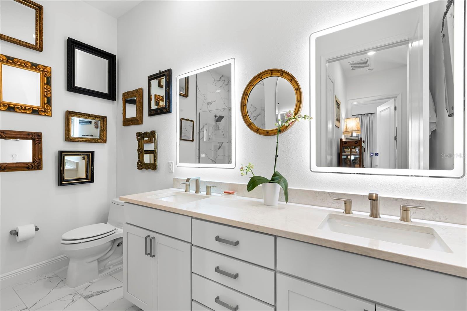 DOMUS URBANA CONDO - Residential