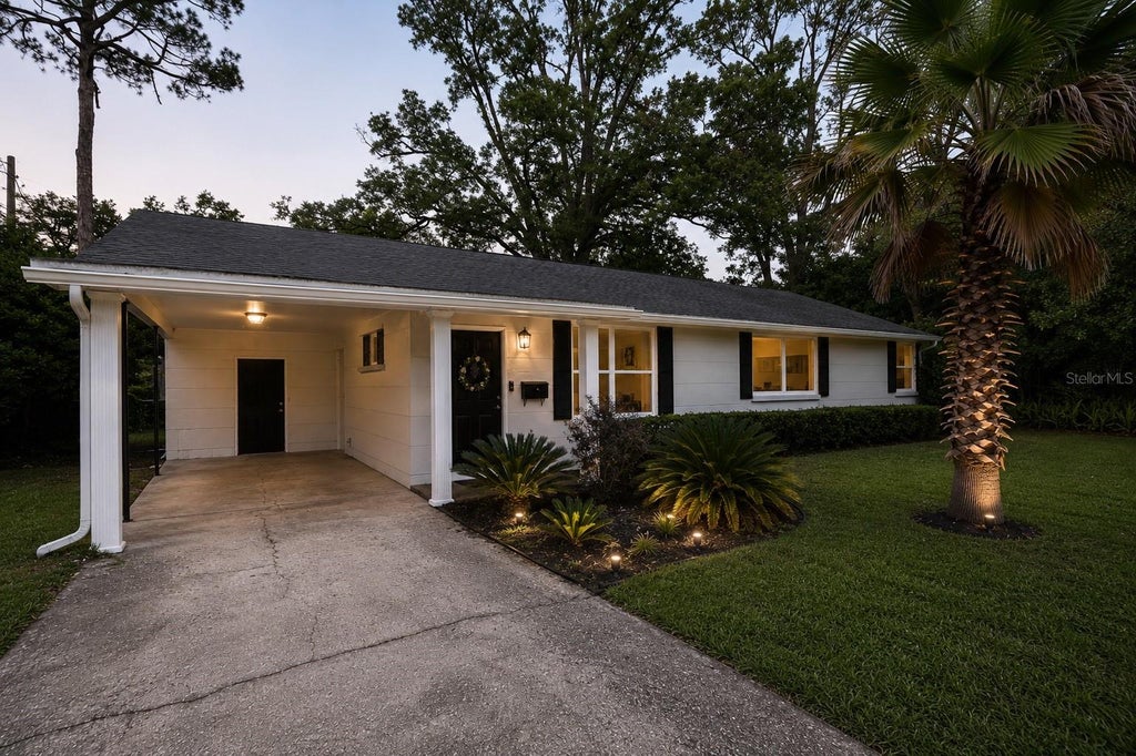 Photo of 1014 NE 11th Avenue, Gainesville, FL 32601 (MLS # GC541355)
