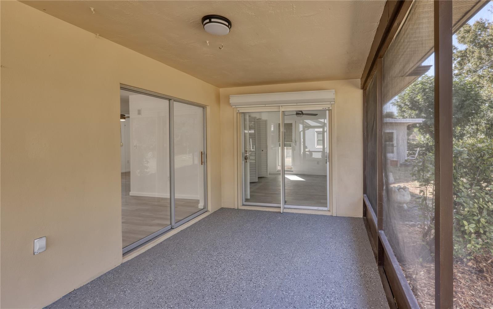 LAKES UNIT I THE - Residential