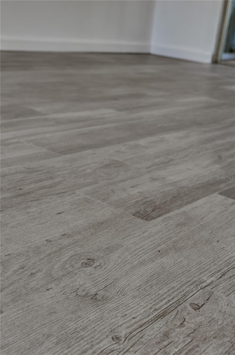 LAKES UNIT I THE - Residential