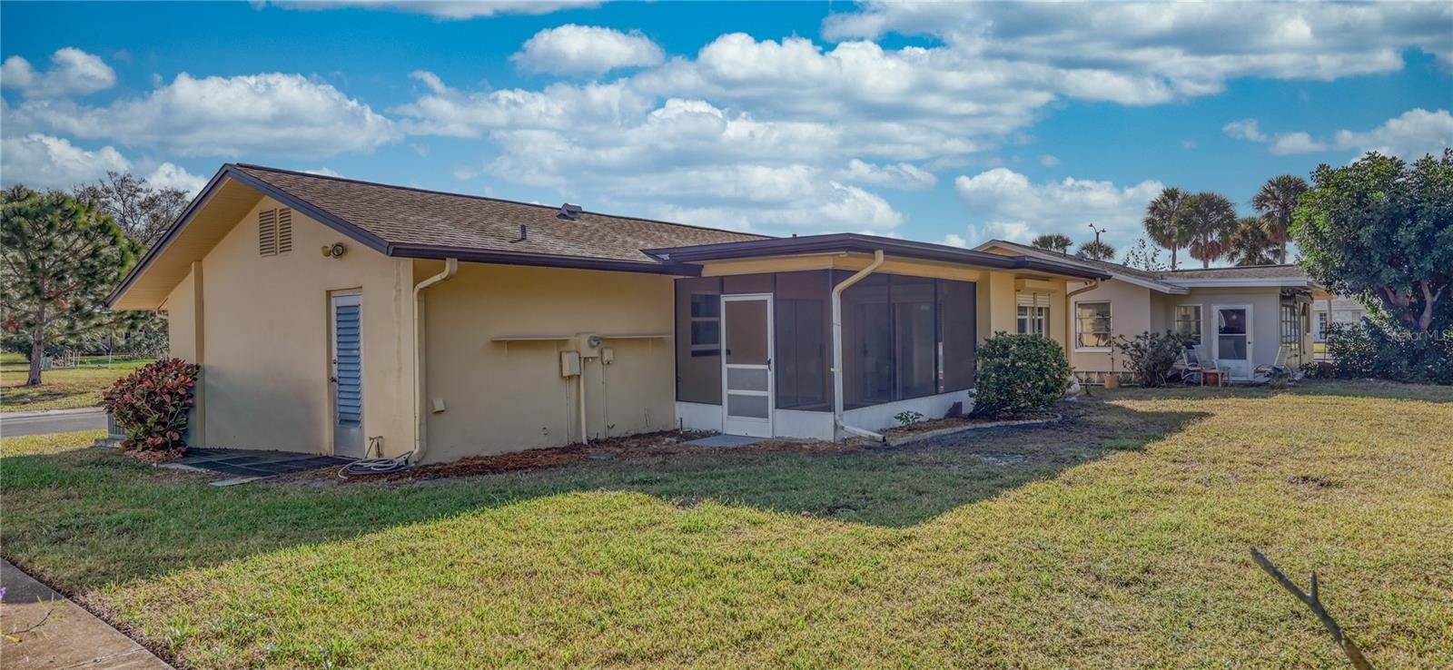 LAKES UNIT I THE - Residential