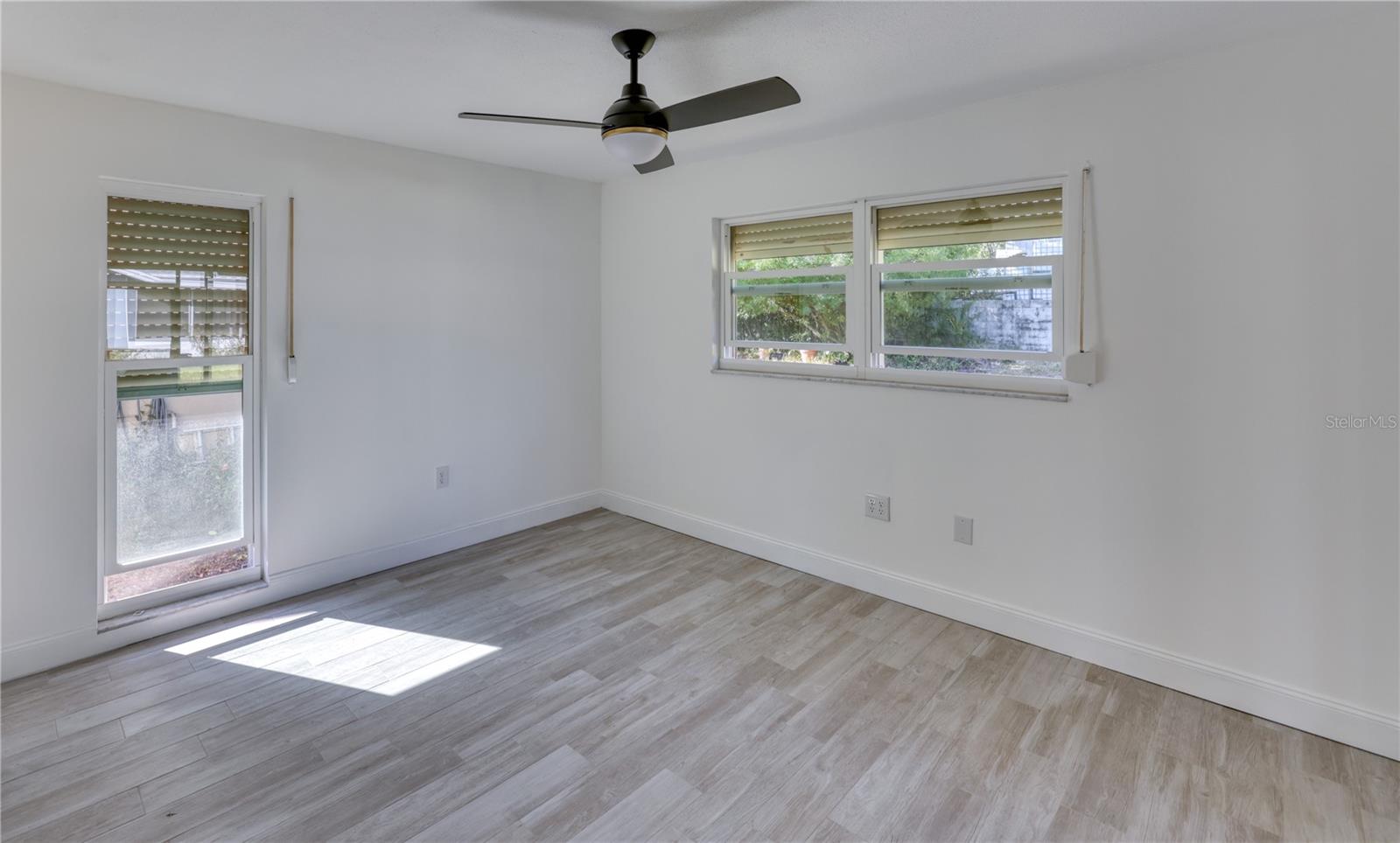 LAKES UNIT I THE - Residential