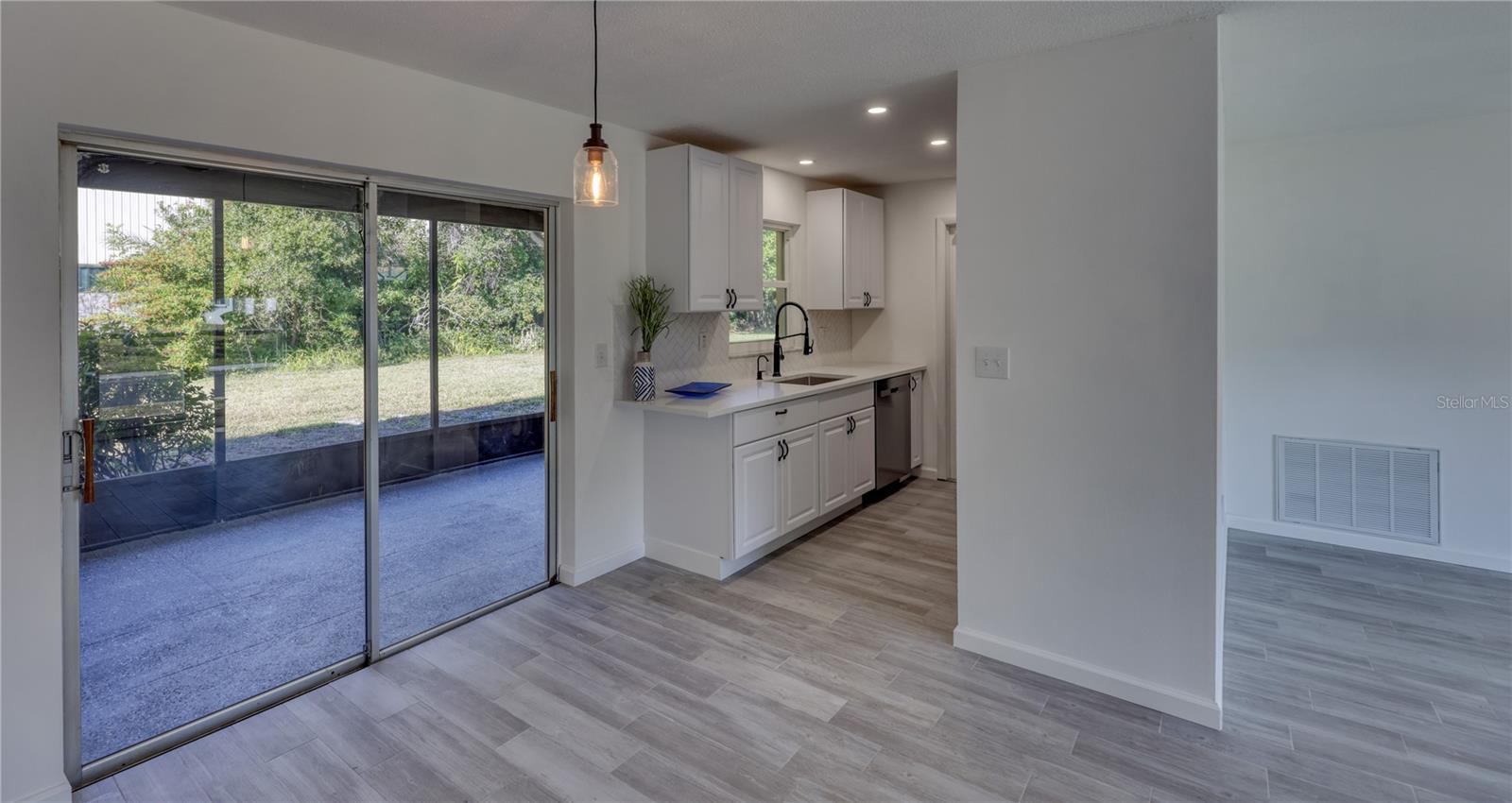 LAKES UNIT I THE - Residential