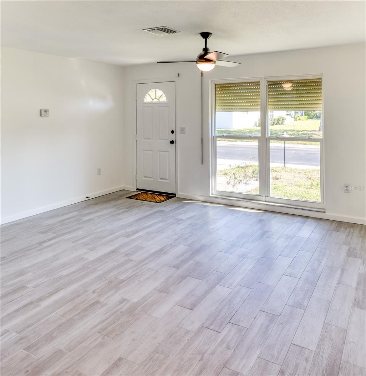 LAKES UNIT I THE - Residential