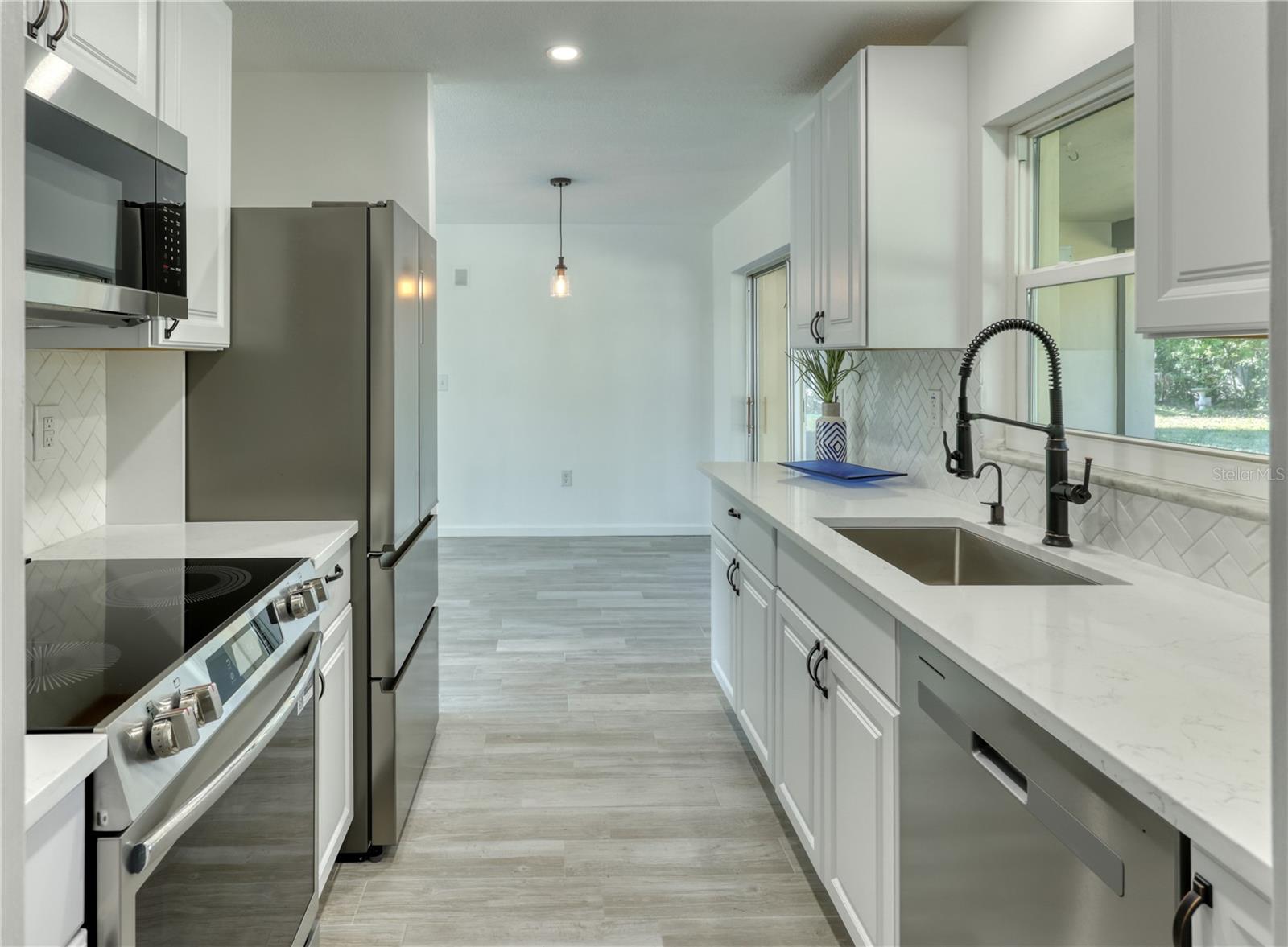 LAKES UNIT I THE - Residential