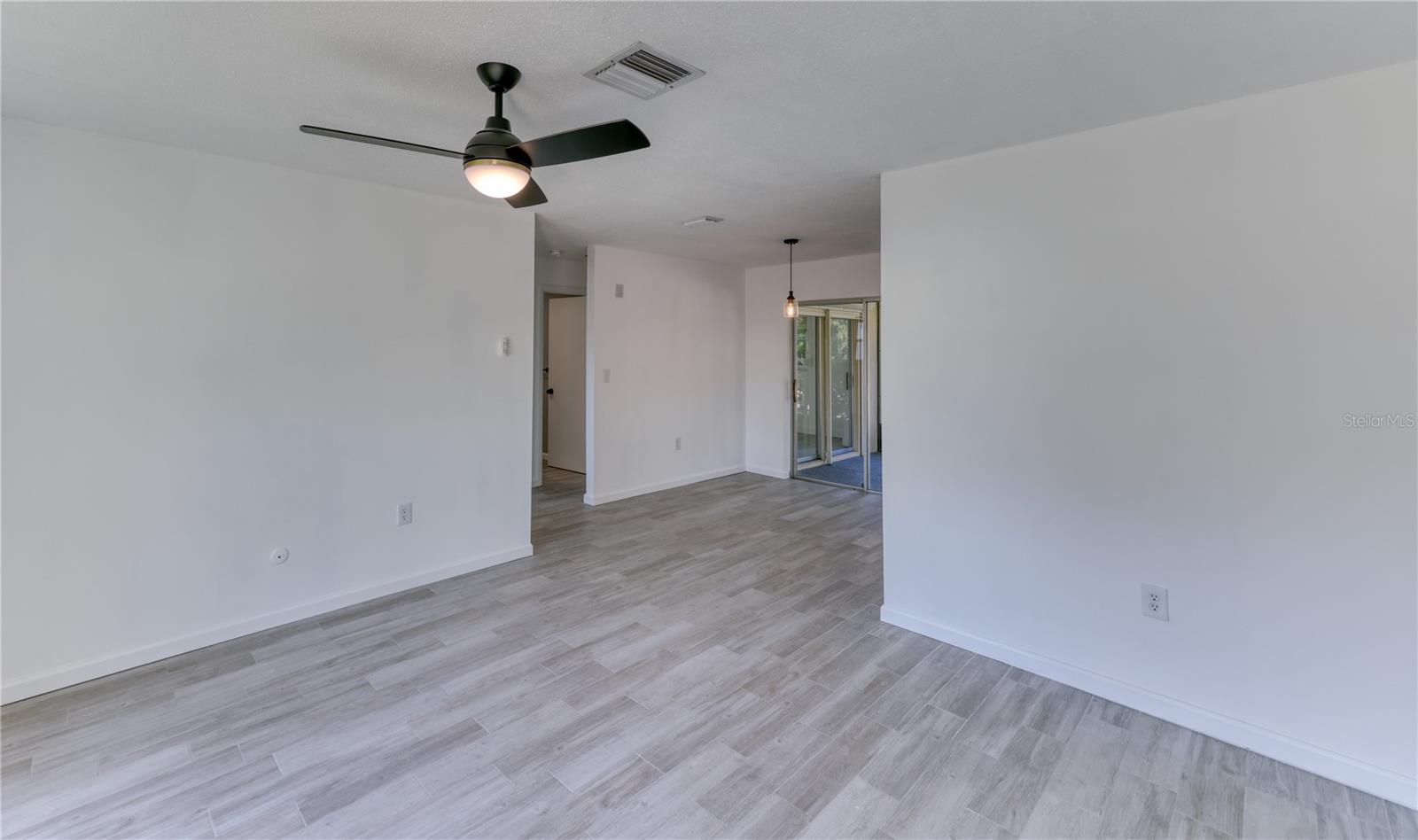 LAKES UNIT I THE - Residential