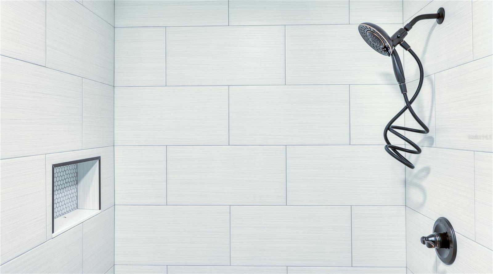 LAKES UNIT I THE - Residential