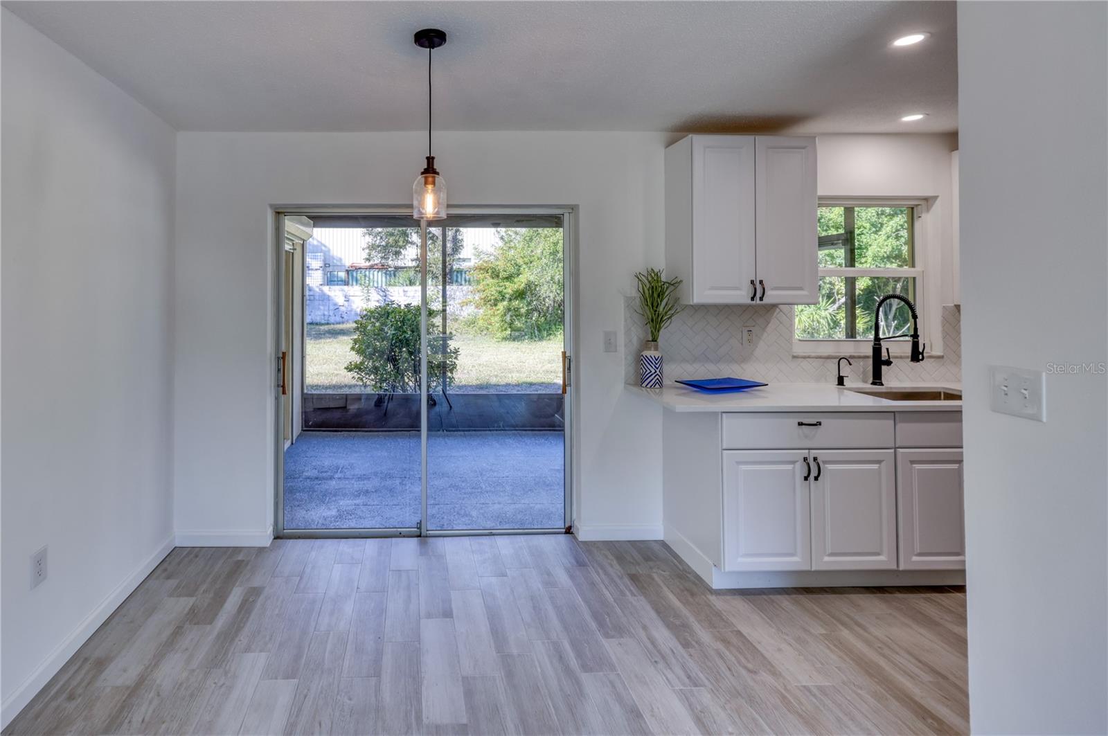 LAKES UNIT I THE - Residential