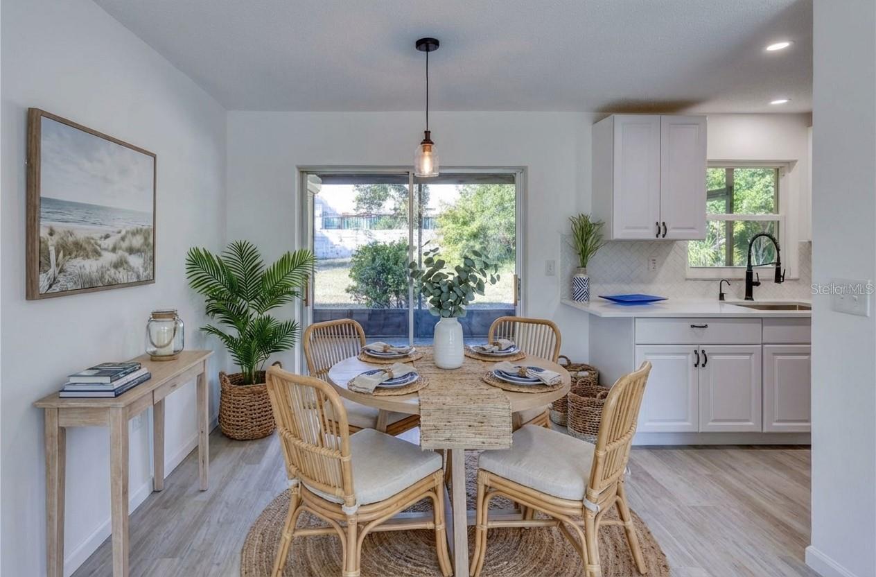 LAKES UNIT I THE - Residential