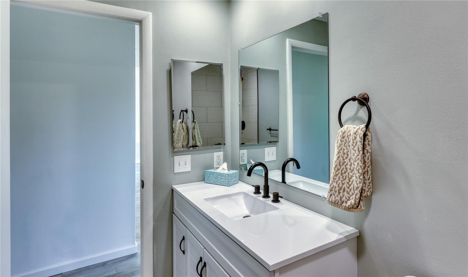 LAKES UNIT I THE - Residential