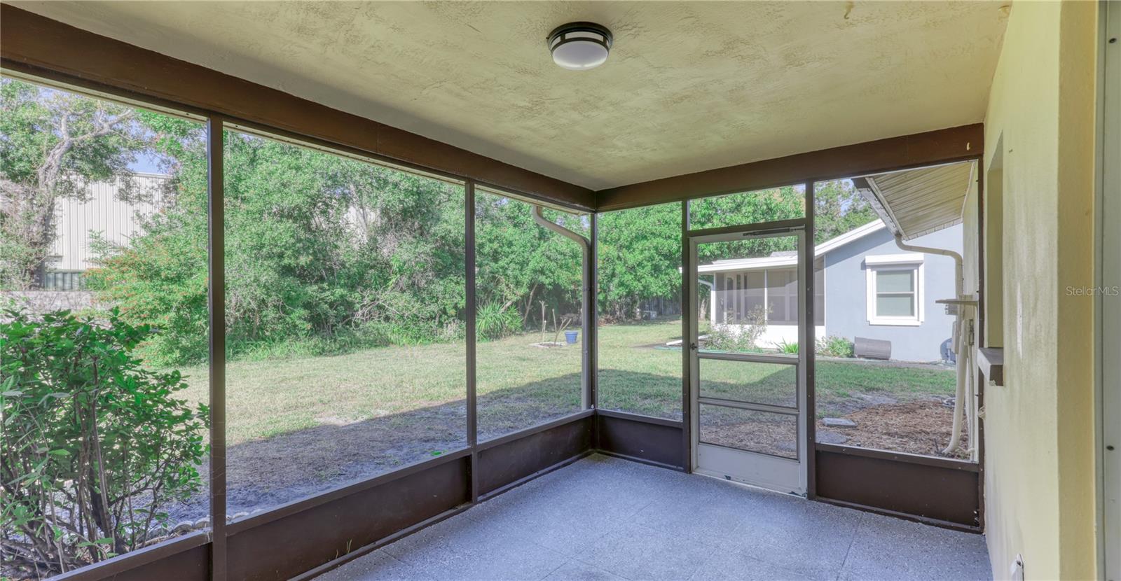 LAKES UNIT I THE - Residential