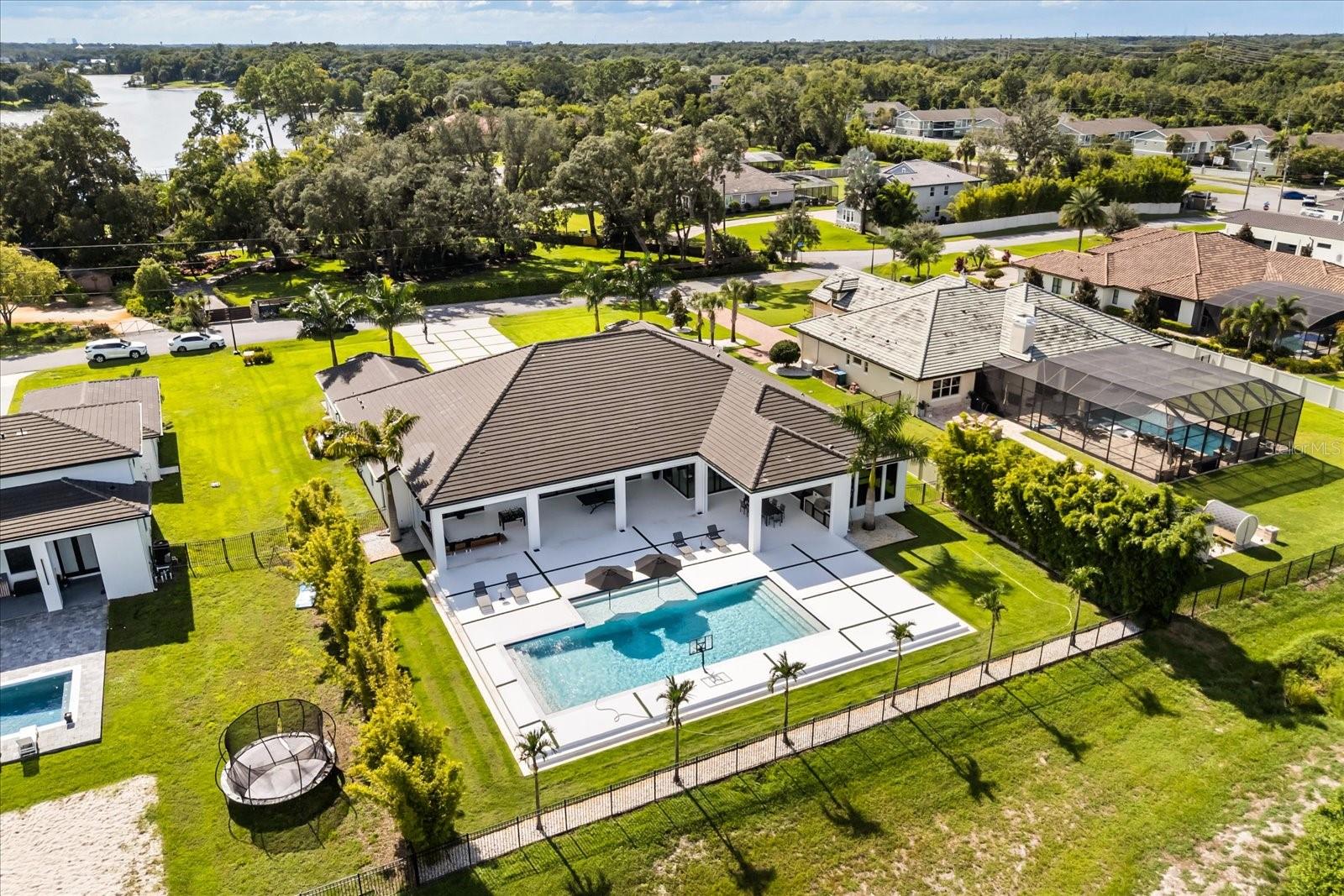 WATERSIDE - Residential