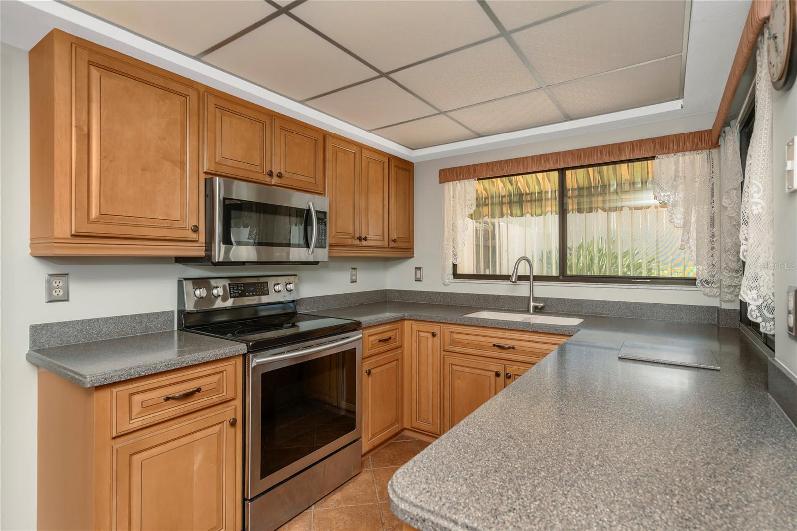 3825 GLEN OAKS MANOR DRIVE