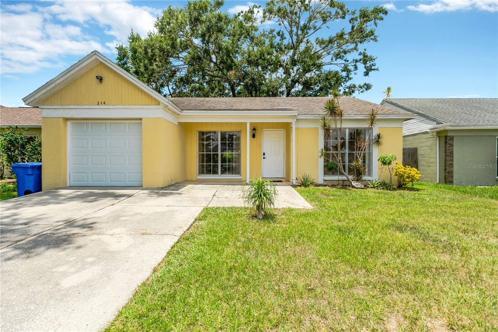 Move-In Ready in Valrico Manor!
Welcome to the best opportunity home in the neighborhood! This charming 3-bedroom, 2-bathroom home with a 1-car garage is the perfect option for first-time buyers or investors looking for a solid, move-in-ready property in an established Valrico community.
Step inside to a clean and functional layout that offers everything you need without the fuss. The home features a screened-in patio for enjoying Florida evenings and a fully fenced backyard—great for pets, playtime, or weekend BBQs.
With no HOA, you'll have the freedom to personalize or rent the home without restrictions. Whether you're starting your homeownership journey or adding to your investment portfolio, this home offers unbeatable value and flexibility in a convenient location.
Don’t miss this opportunity to own in Valrico Manor—schedule your showing today!