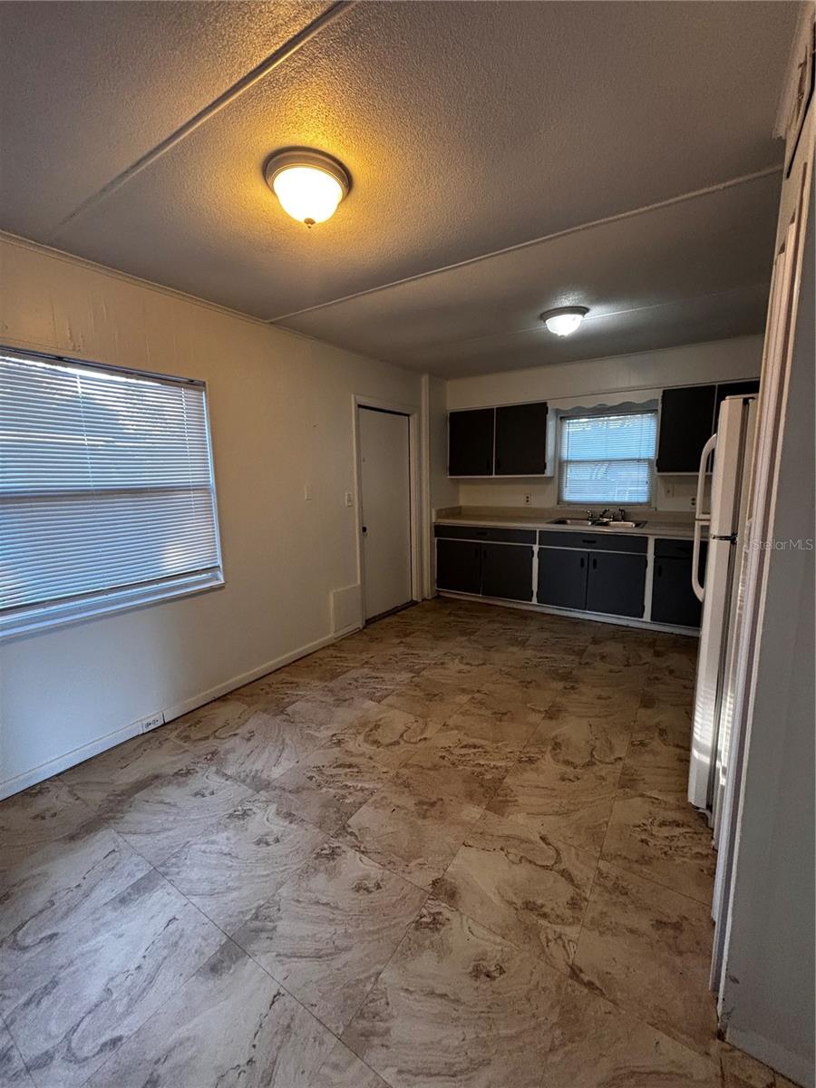 COLONNADES 1ST SEC - Residential Lease