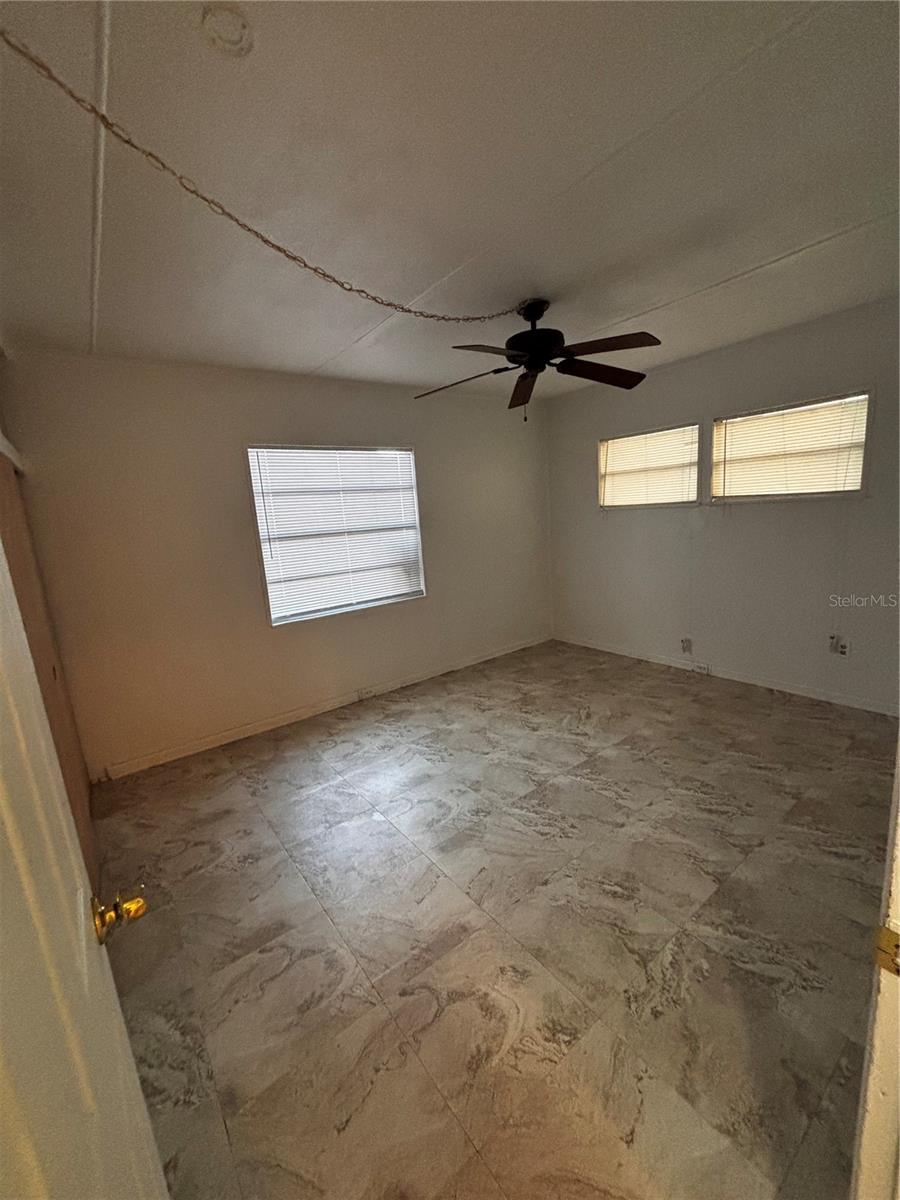 COLONNADES 1ST SEC - Residential Lease